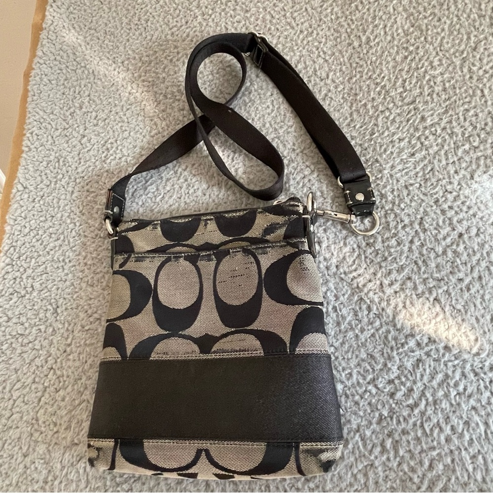 COACH Crossbody Bag size 7.5''X8''X2'' Black Gray Adjustable Strap‎ Zip READ